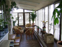 Остекление балкона или зимнего сада в коттедже